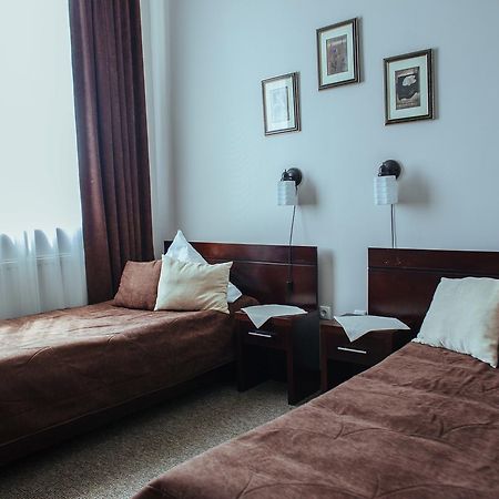 Jj Hotel Vynohradiv Luaran gambar
