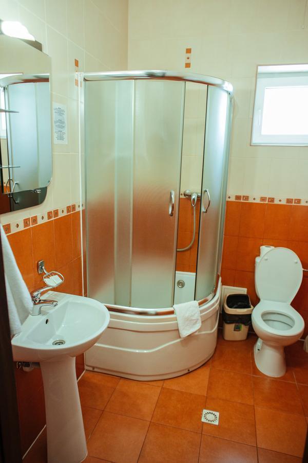 Jj Hotel Vynohradiv Luaran gambar