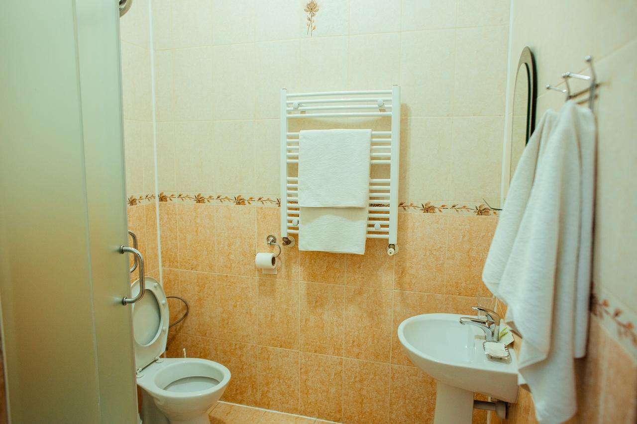 Jj Hotel Vynohradiv Luaran gambar