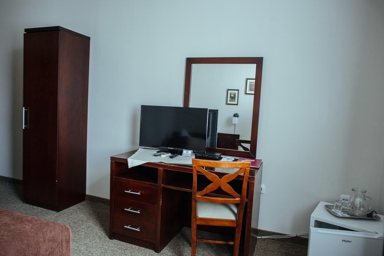 Jj Hotel Vynohradiv Luaran gambar
