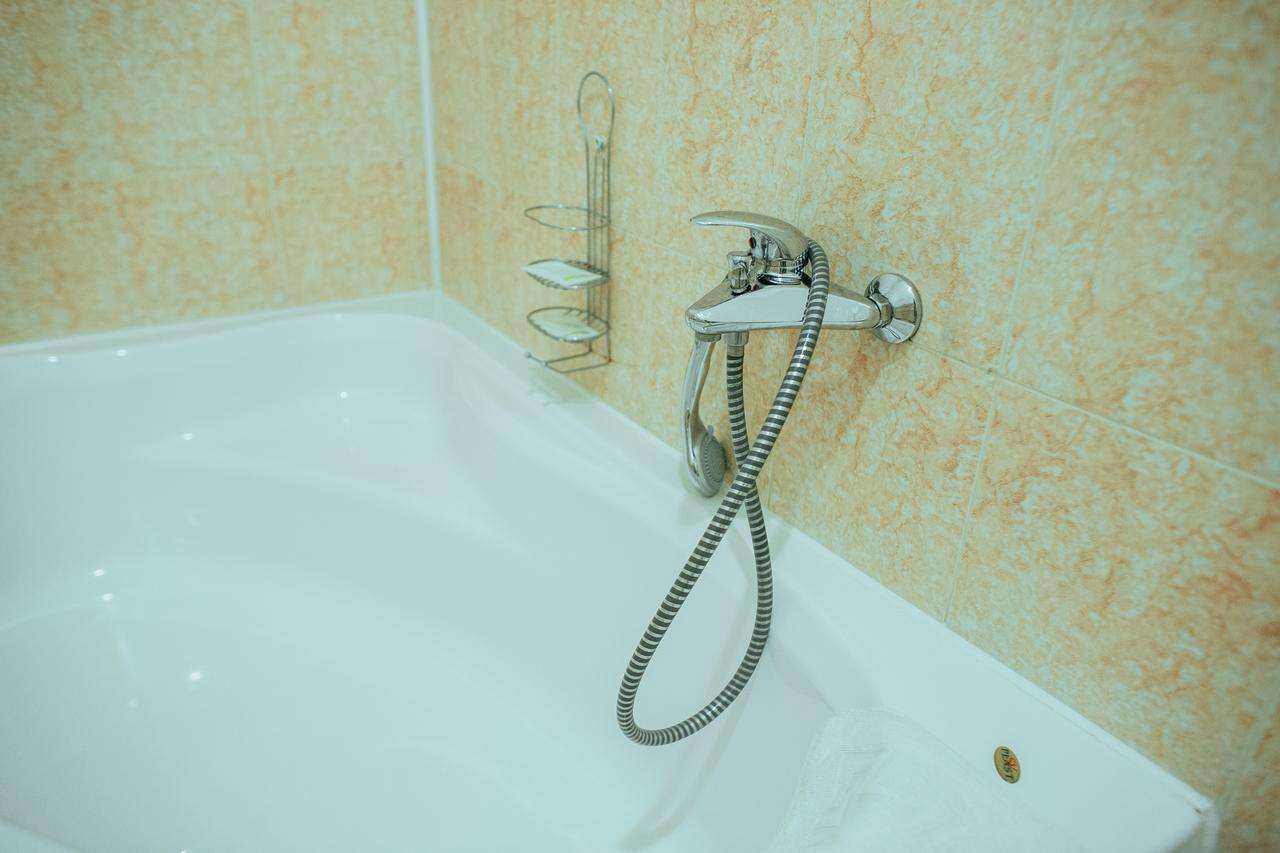 Jj Hotel Vynohradiv Luaran gambar