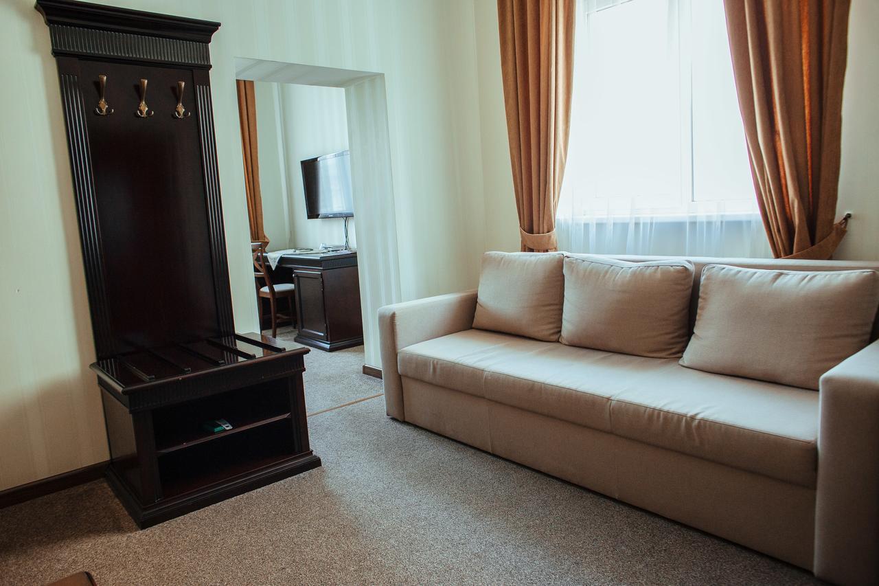 Jj Hotel Vynohradiv Luaran gambar
