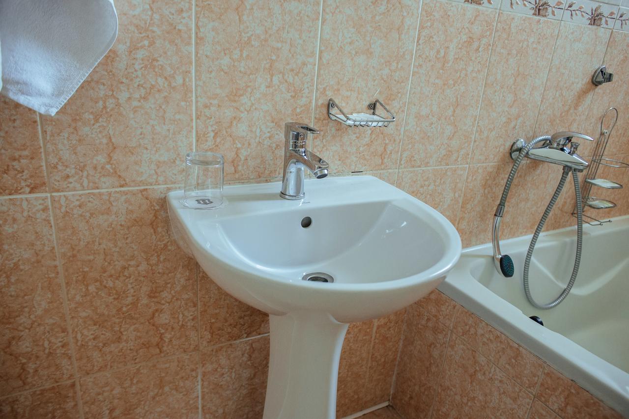 Jj Hotel Vynohradiv Luaran gambar