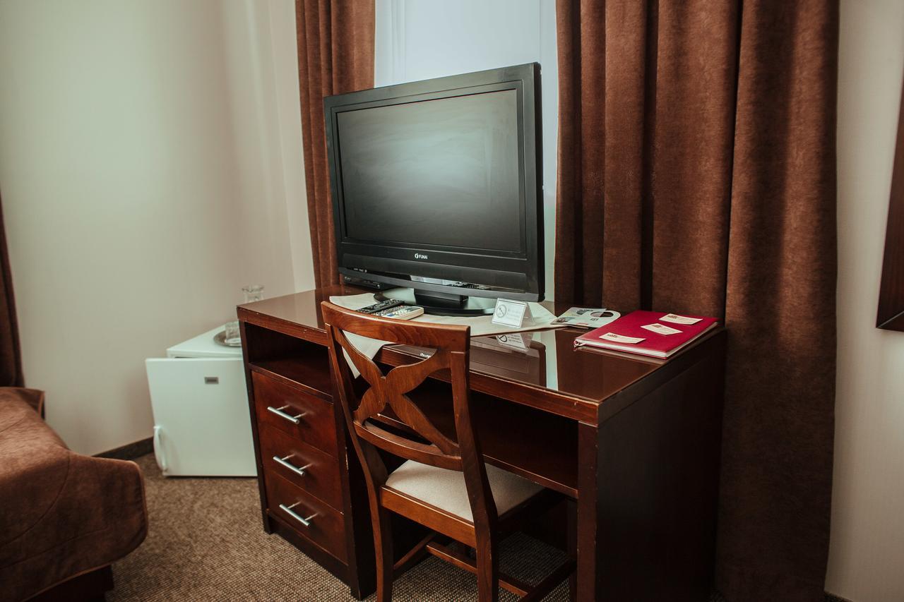 Jj Hotel Vynohradiv Luaran gambar