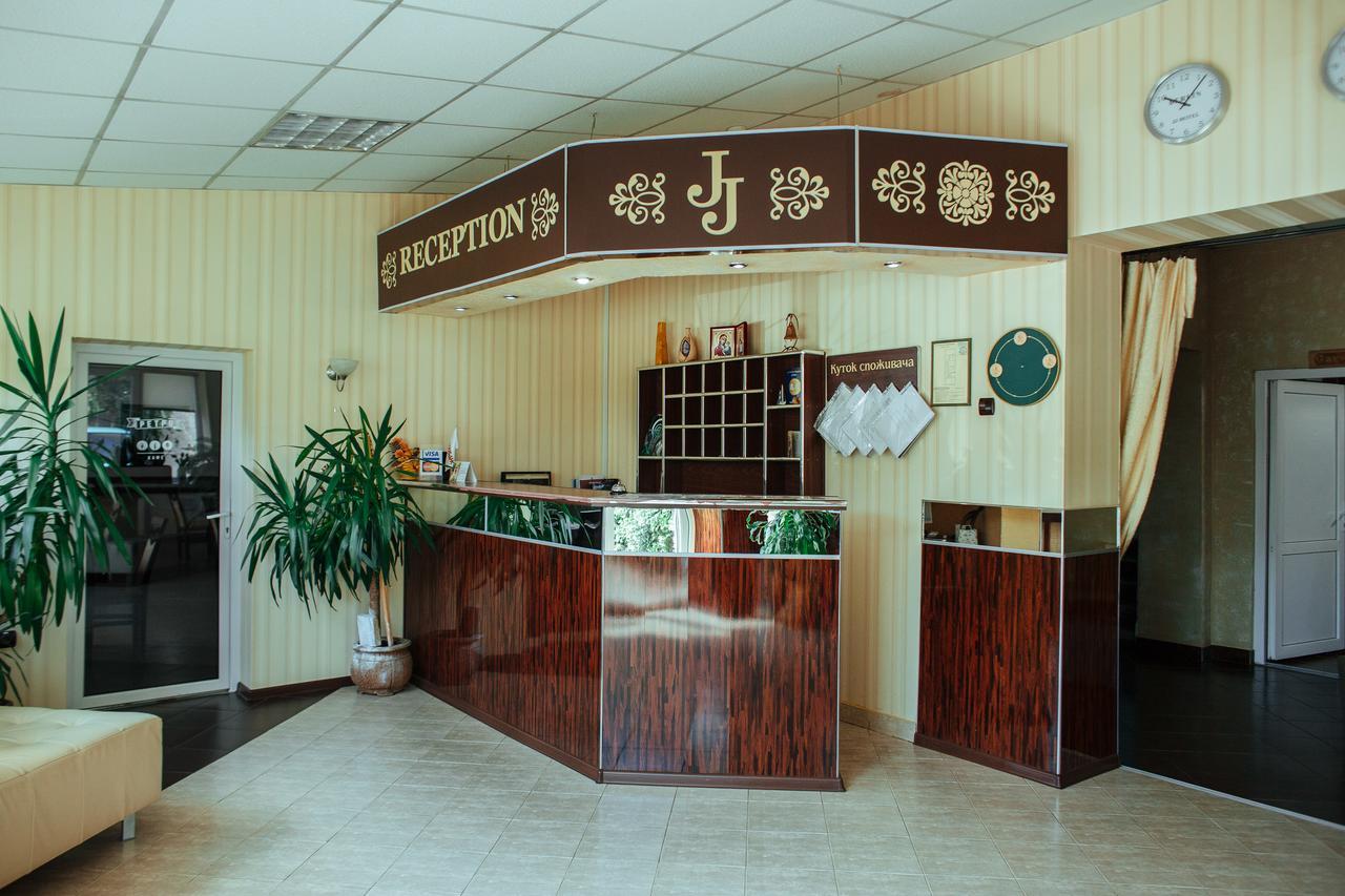 Jj Hotel Vynohradiv Luaran gambar