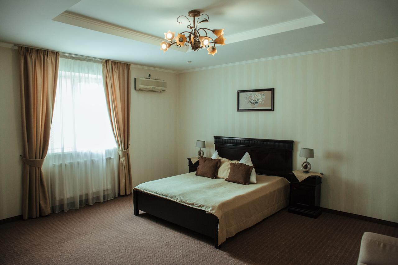 Jj Hotel Vynohradiv Luaran gambar