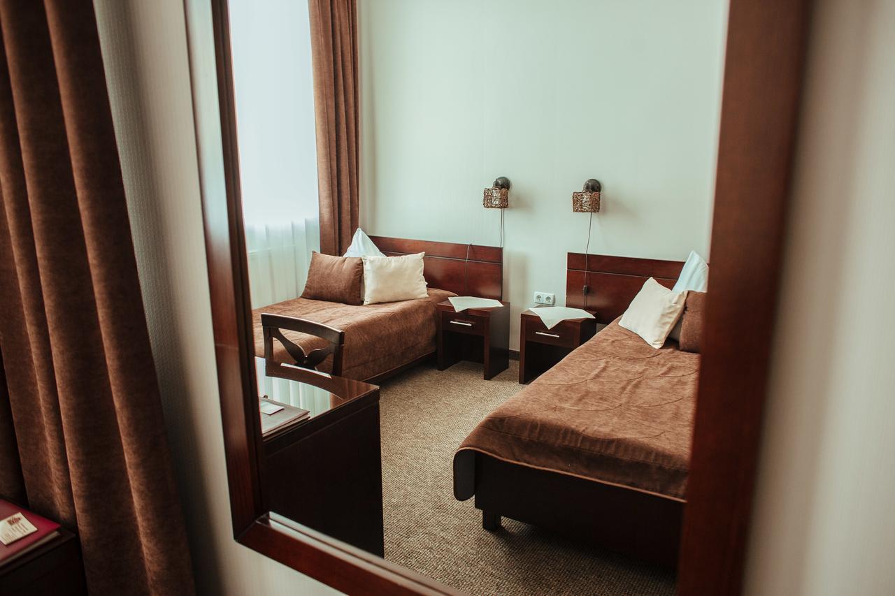 Jj Hotel Vynohradiv Luaran gambar