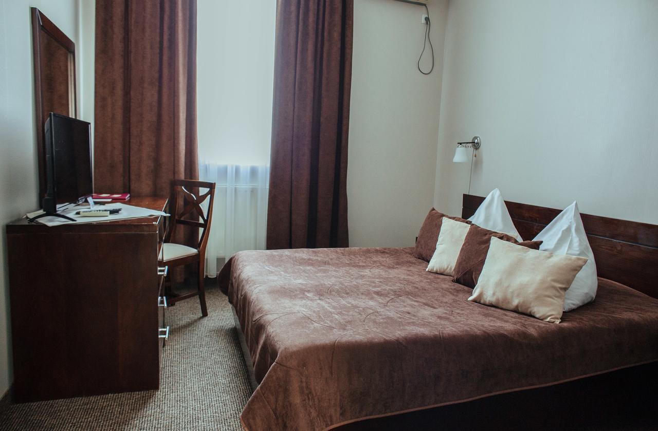 Jj Hotel Vynohradiv Luaran gambar