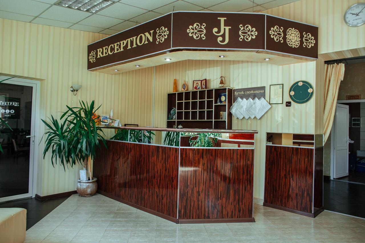 Jj Hotel Vynohradiv Luaran gambar
